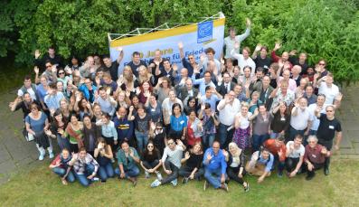 Pro Peace Mitarbeitende beim Jubiläumsfest 2016