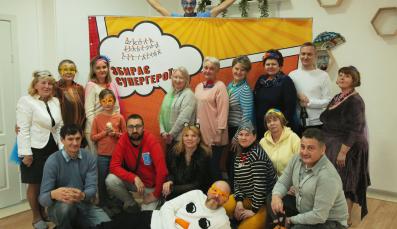 Mitglieder der Organisation Zatsikavleni feiern Projekterfolg