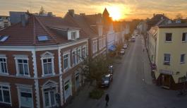Das Bild zeigt eine Stra&szlig;e in der Stadt Peine.