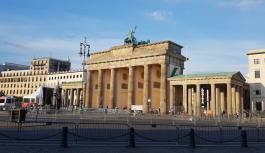 Berliner Friedenslauf Startareal vor Brandeburger Tor