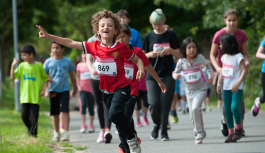 Kinder beim Friedenslauf in Darmstadt
