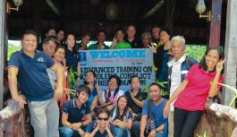 Teilnehmende eines Trainings zu Gewaltfreier Konflikttransformation auf den Philippinen