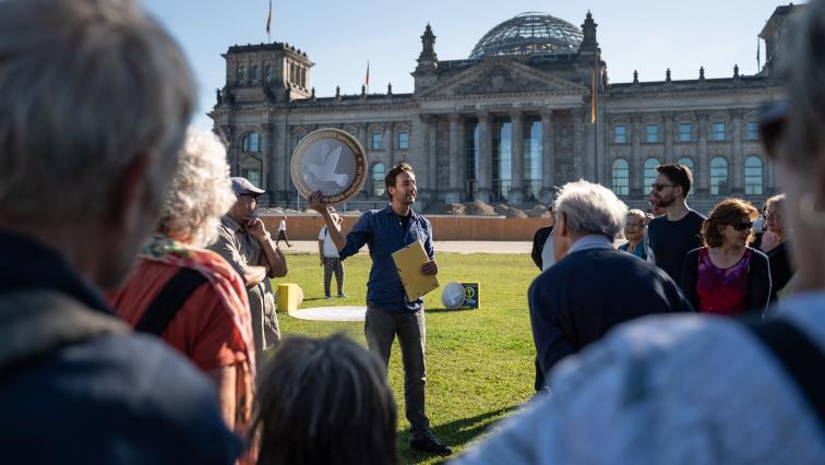 Protestaktion Pro Peace Bundestag