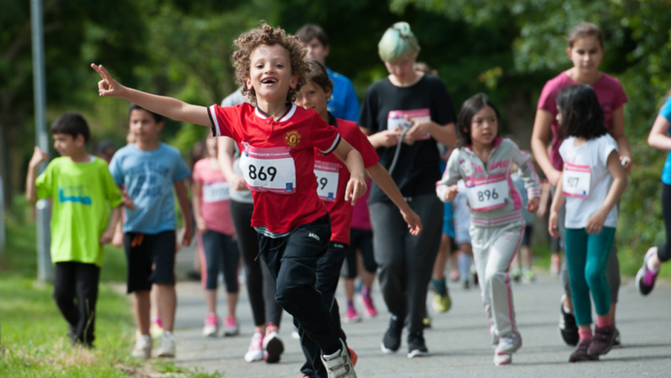 Kinder beim Friedenslauf in Darmstadt