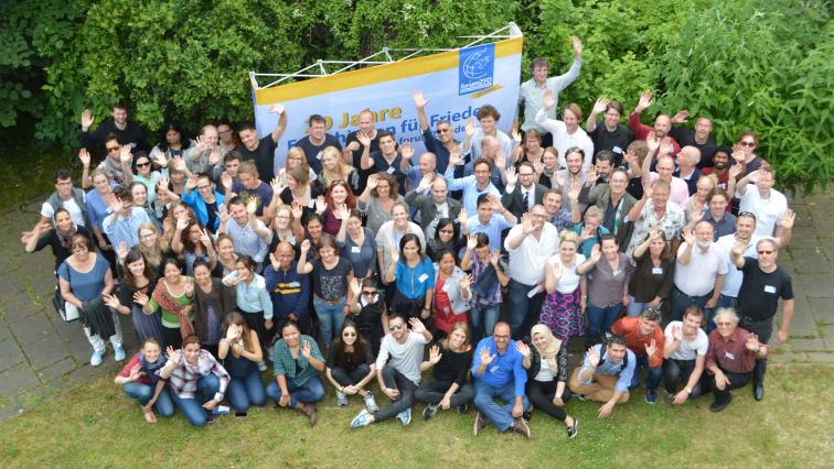 Pro Peace Mitarbeitende beim Jubiläumsfest 2016