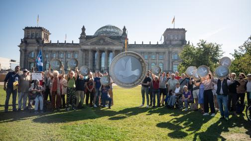 Eine Veranstaltung vor dem Reichstagsgeb&auml;ude